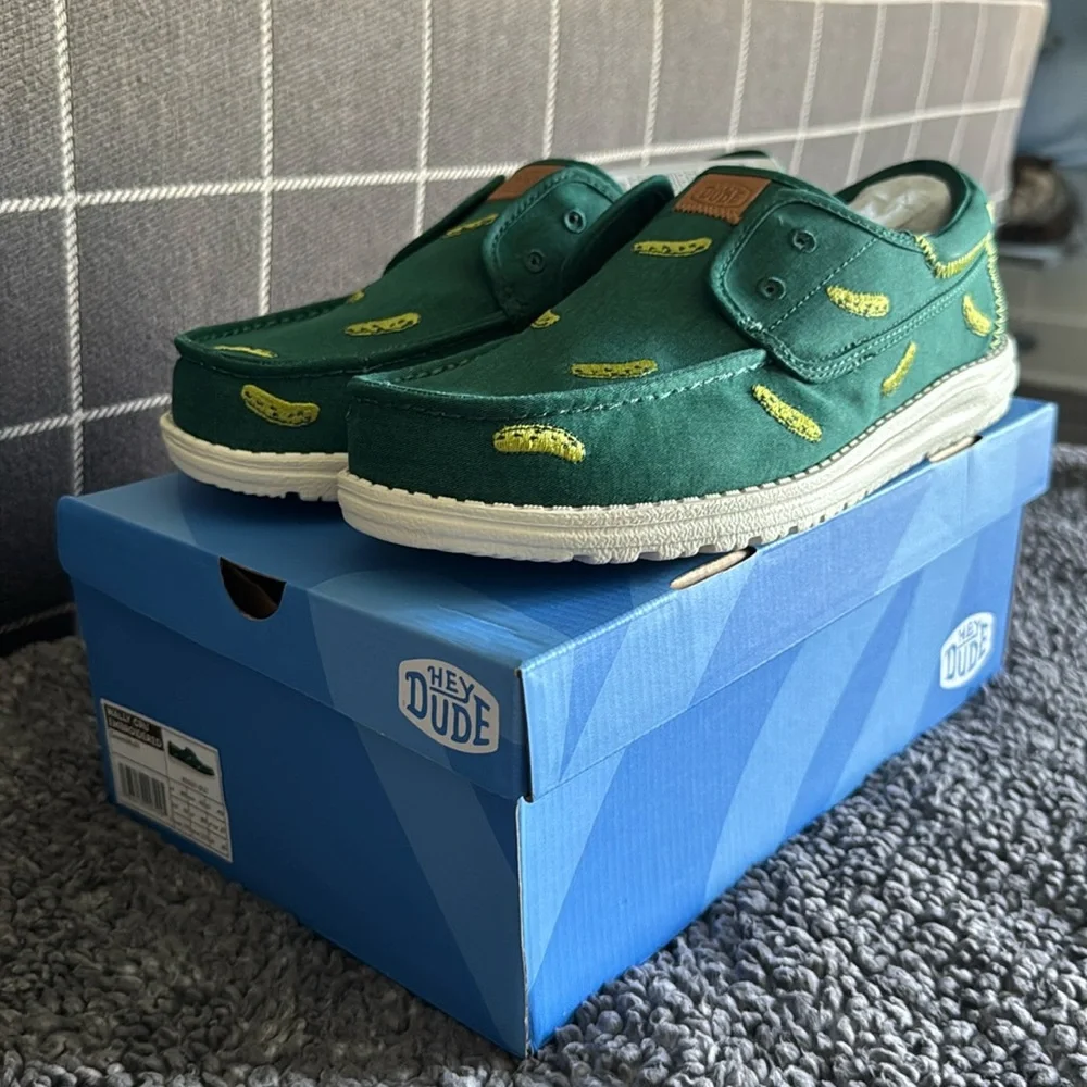 HEYDUDE Wally Cru Embroidered Pickles, M9